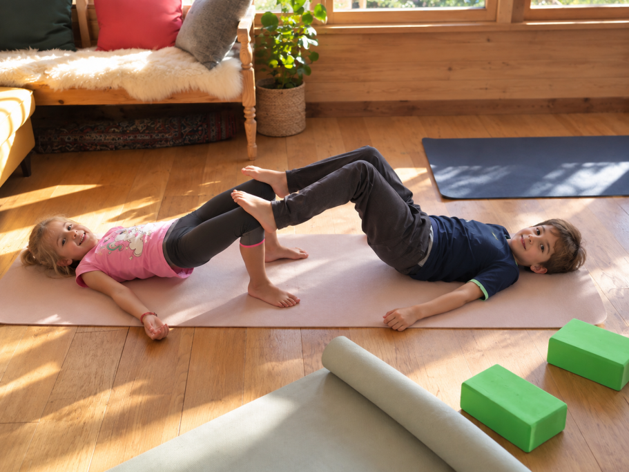 Schulterbrücke Partner Sunny Partner Yoga Play